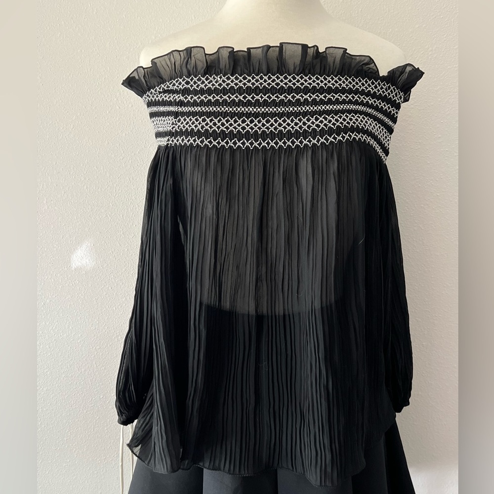 Princess-style Off-shoulder top
